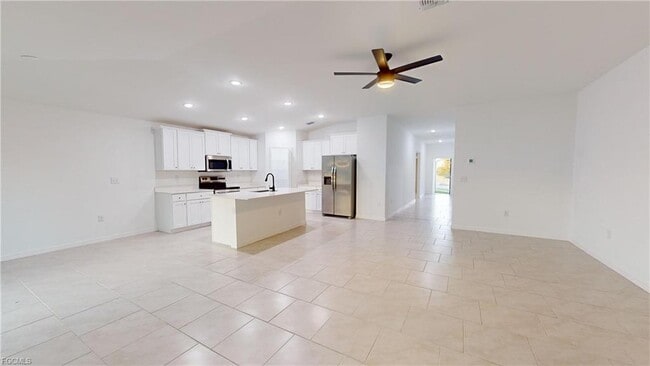 Building Photo - 2846 Northwest 28th Ave