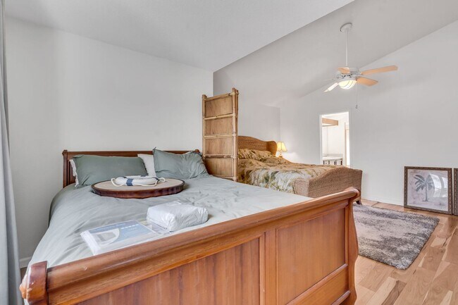 Building Photo - INCREDIBLE LOCATION... END OF CUL DE SAC WITH OVER 100 FEET ON WATER... MARVELOUS DOCK AND DECK W...