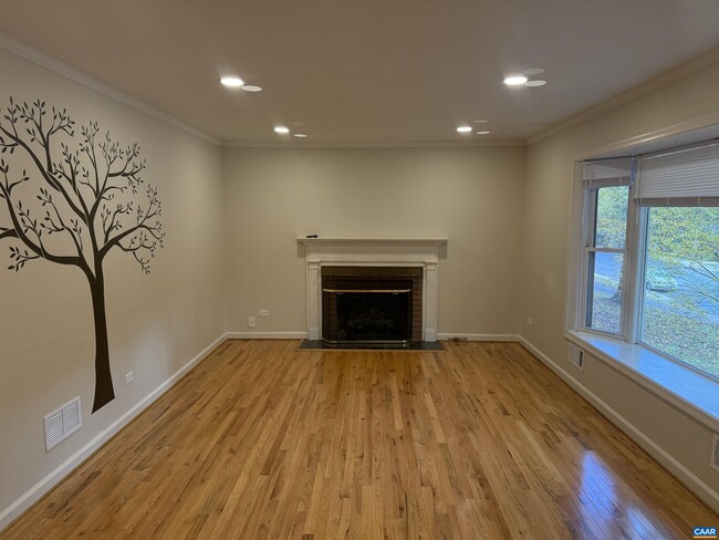 Building Photo - 705 Highland Ave