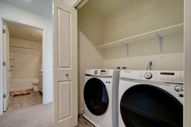 Building Photo - Terrific 4 bedroom available for rent - Al...