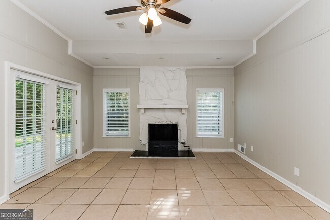 Building Photo - 3080 Chippewa Dr