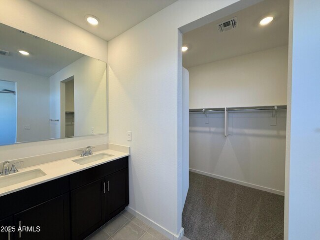 Building Photo - 4164 W Yolanda Ln