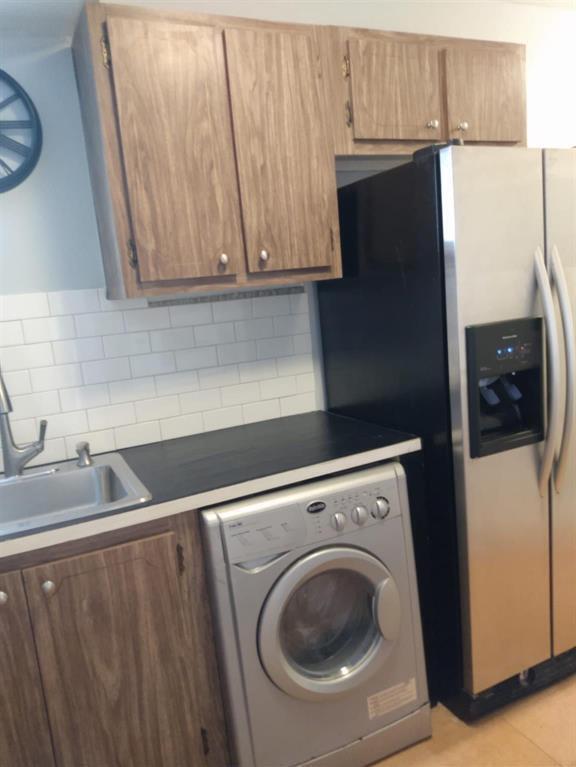 Building Photo - 8001 Crespi Blvd