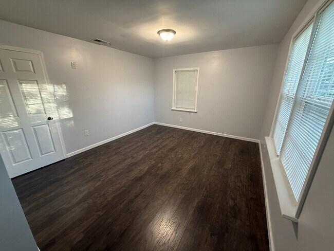 Building Photo - 1031 N Belvedere Blvd