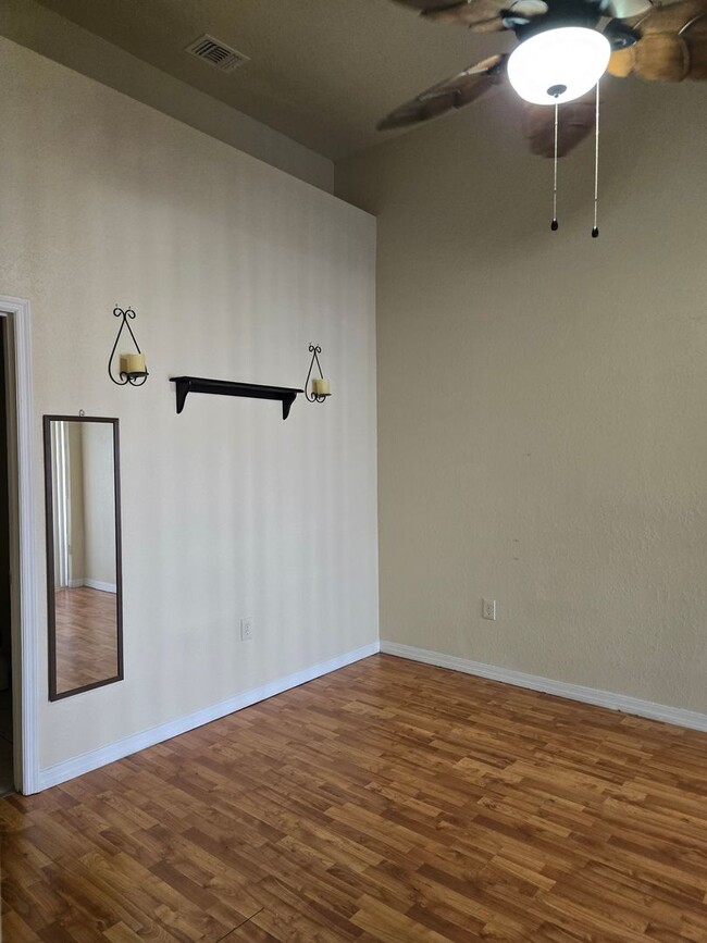 Building Photo - $200 off first months rent!