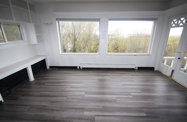 Building Photo - CHARMING 2 BEDROOM TUDOR REVIVAL APARTMENT W/ SOME VIEWS