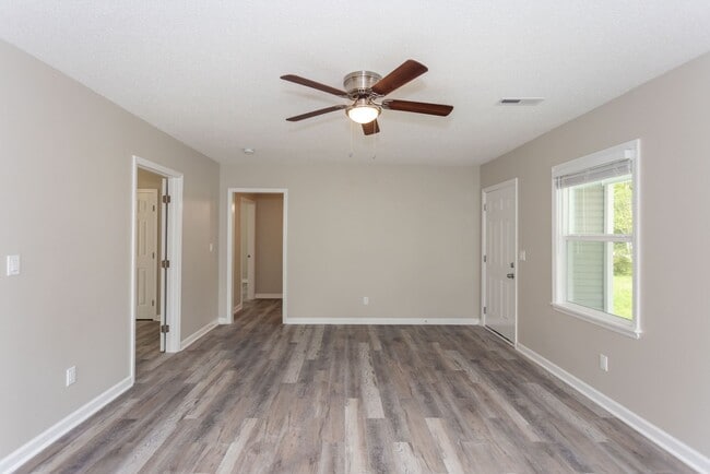 Building Photo - Welcome to this Beautiful Home nestled in the heart of Sumter, SC.