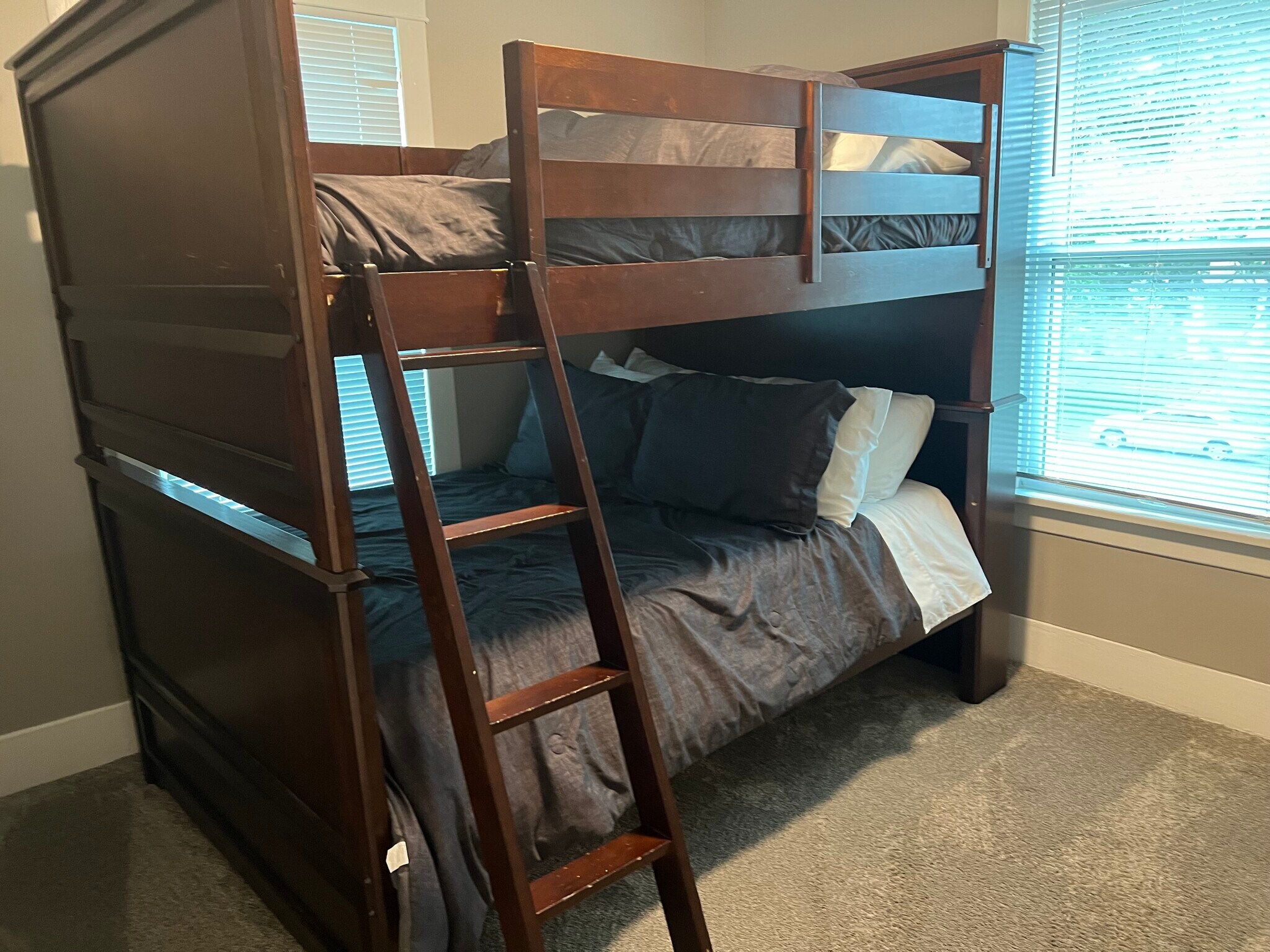 Building Photo - 1136 Peach St