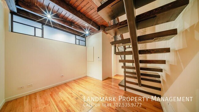 Building Photo - 758 N Larrabee St