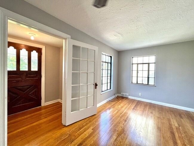 Building Photo - 21400 Goller Ave
