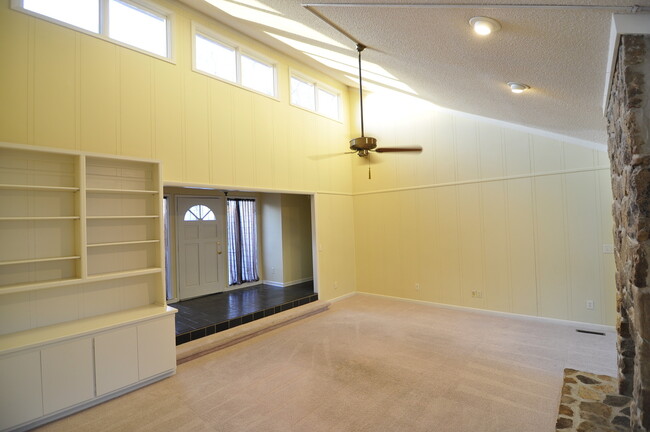 Building Photo - 9405 Hartwick Cir SE
