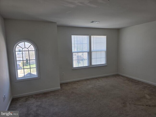 Building Photo - 5185 Mudville Ln