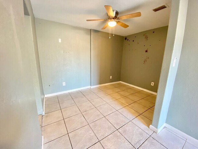 Building Photo - 4246 Minoso St