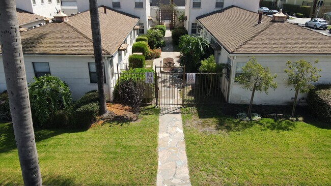 Building Photo - 3520 S Victoria Ave