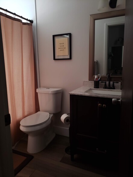 1sr master bath remodeled - 10425 SW 154th Ct