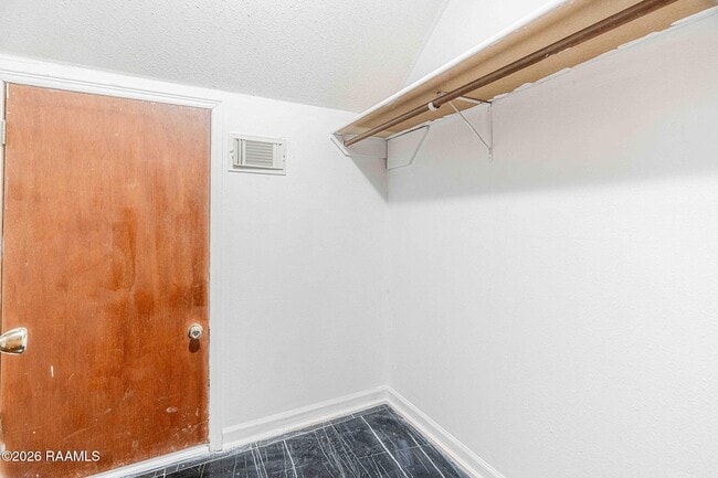 Building Photo - 222 Winsor Dr