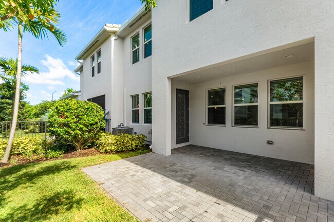 Building Photo - 16474 Helix Ct