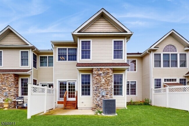 Building Photo - 104 Briar Ct