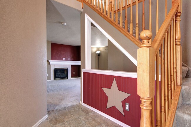 Building Photo - Great Castle Wood Ranch home with outdoor ...