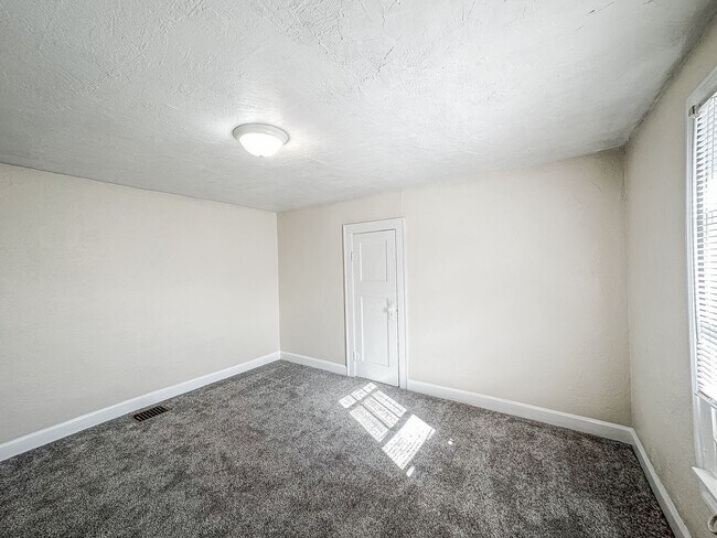 Building Photo - 508-508 Emerson Ave