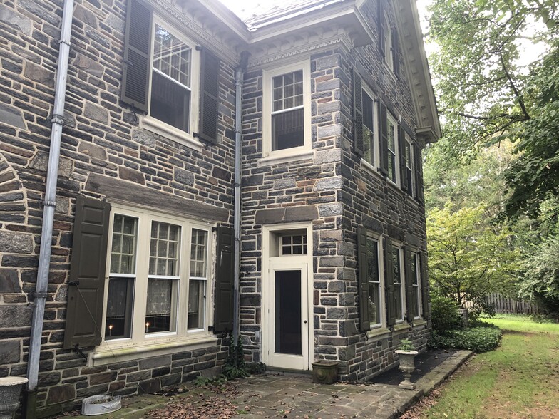 Building Photo - 607 S Trent Ave