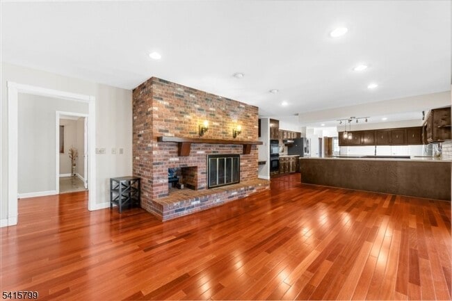 Building Photo - 300 Old York Rd