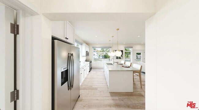 Building Photo - 2901 Raymond Ave