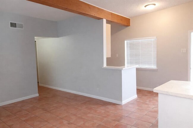 Building Photo - 2408 Longview St