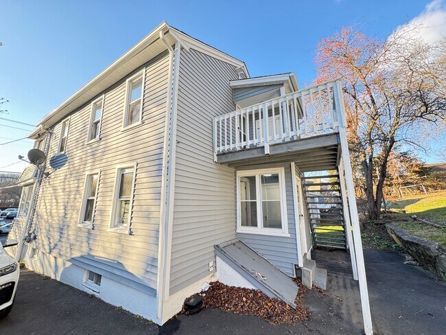 Building Photo - 145 Division St