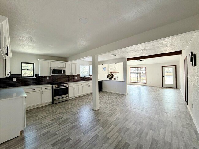 Building Photo - 1504 Parkview Ln
