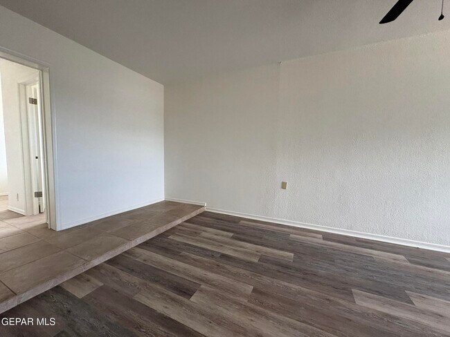 Building Photo - 4900 Debeers Dr