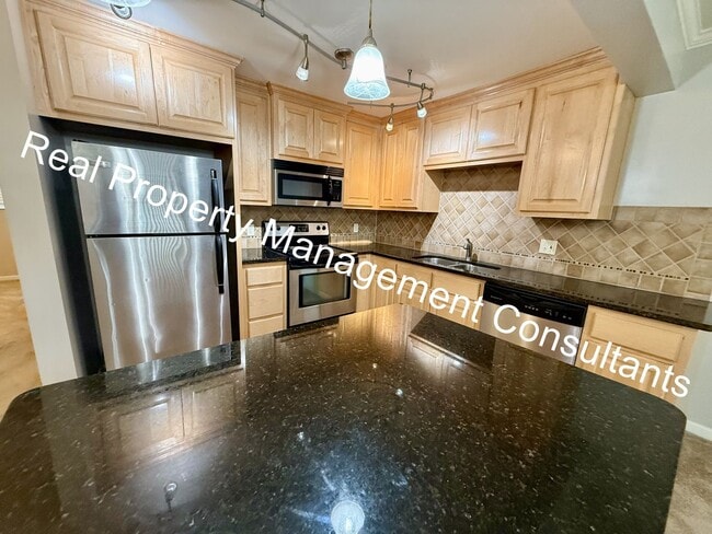 Building Photo - 2 Bedroom In Westport Rent Special