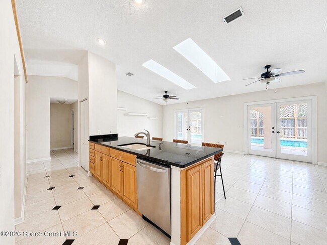 Building Photo - 270 Quail Dr