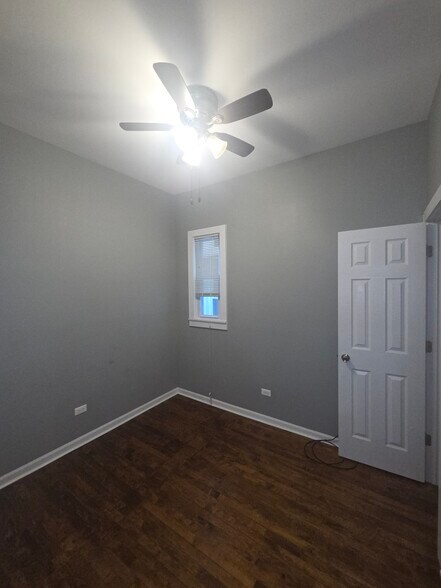 Building Photo - 1332 W Barry Ave