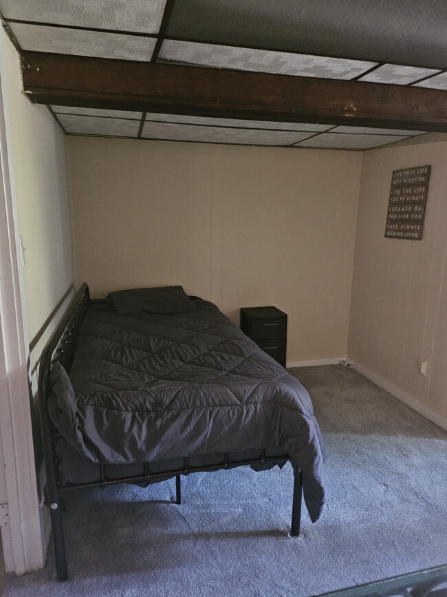 Bed - 1230 Euclid St NW