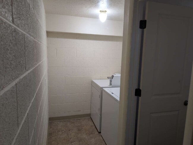 Building Photo - $500 OFF FIRST MONTH Rent 3 Bedroom Basement Apartment | All Utilities & Internet Included | Near...