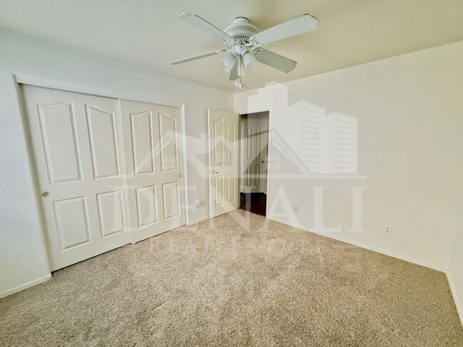 Building Photo - 4330 E Cottonwood Ln