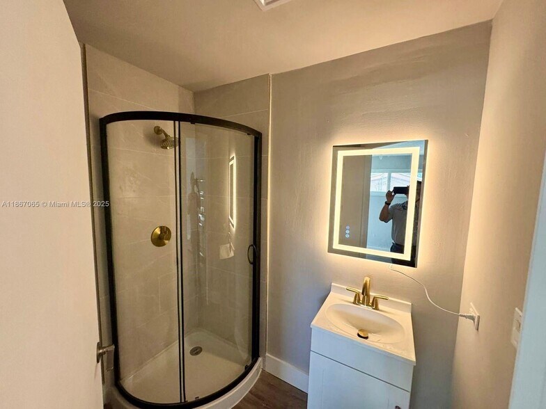 Building Photo - 586 NW 48th St