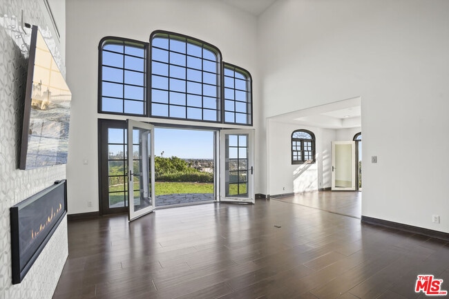 Building Photo - 1036 El Medio Ave