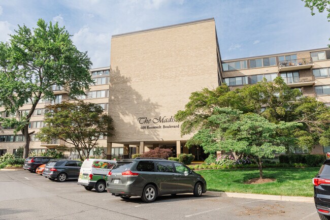 Building Photo - 600 Roosevelt Blvd