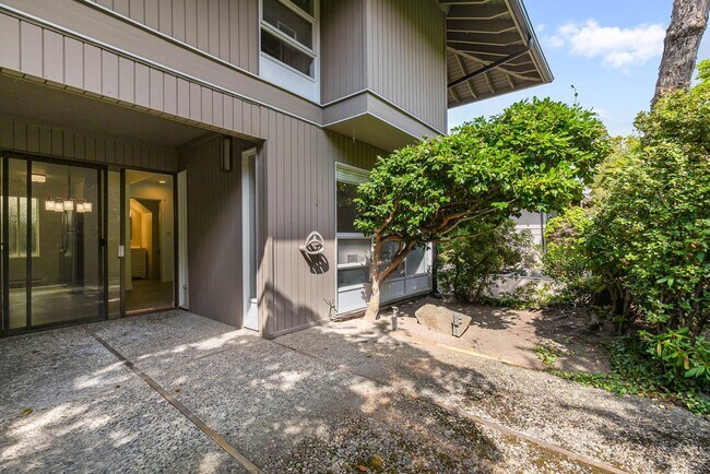 Building Photo - 860 100th Ave NE