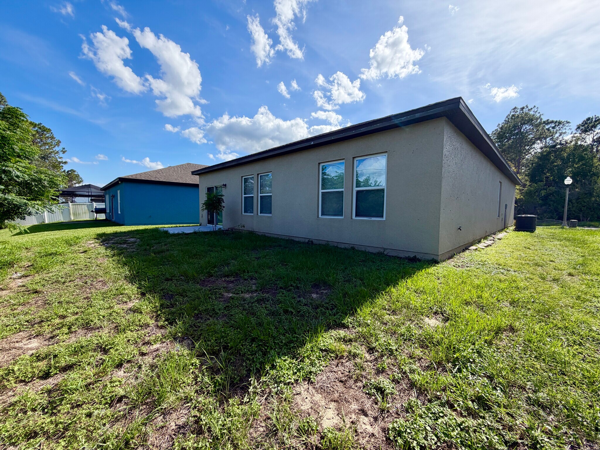 Building Photo - 1136 Roberta Rd