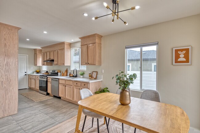 Building Photo - 11114 Ruthelen St