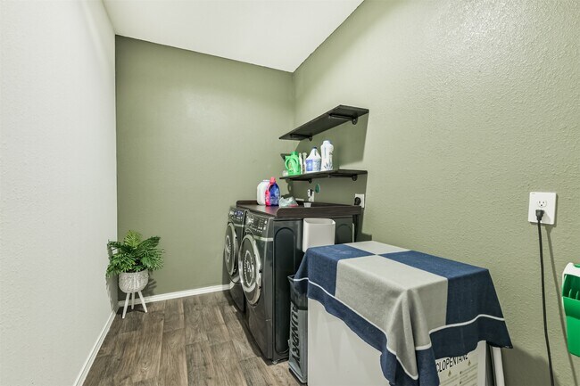 Building Photo - 14793 Hazel Br Dr