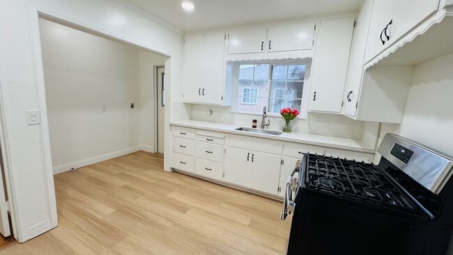 Building Photo - 613 E El Morado Ct