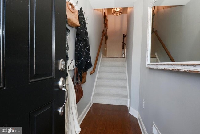 Building Photo - 326 W Hamlin Ave