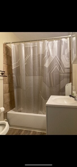 Bathroom - 951-2 Carmalt St