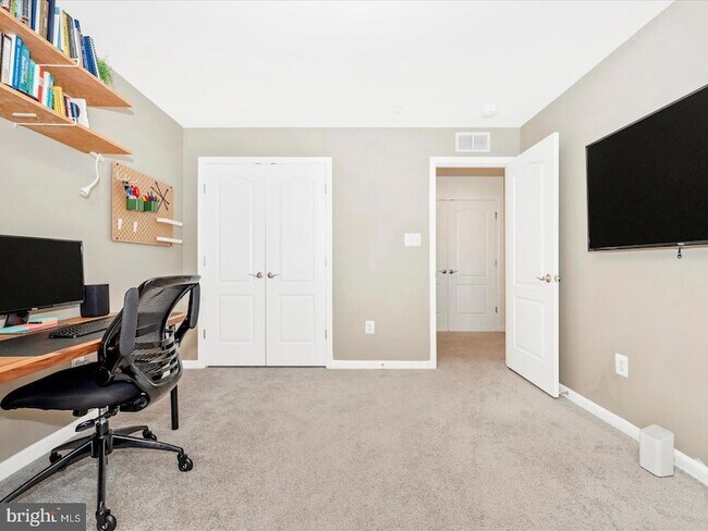 Building Photo - 9374 Seney Ln