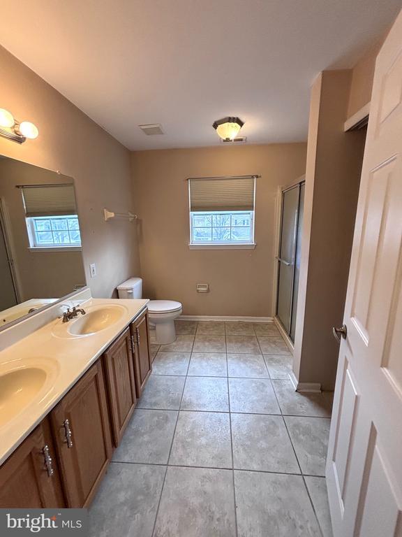 Building Photo - 7708B Normandy Dr