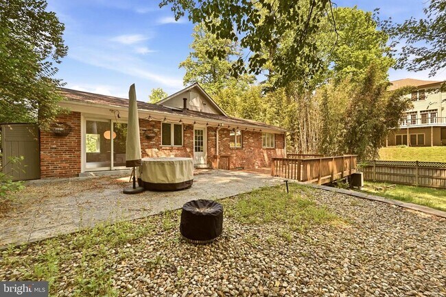 Building Photo - 8400 Thornden Terrace